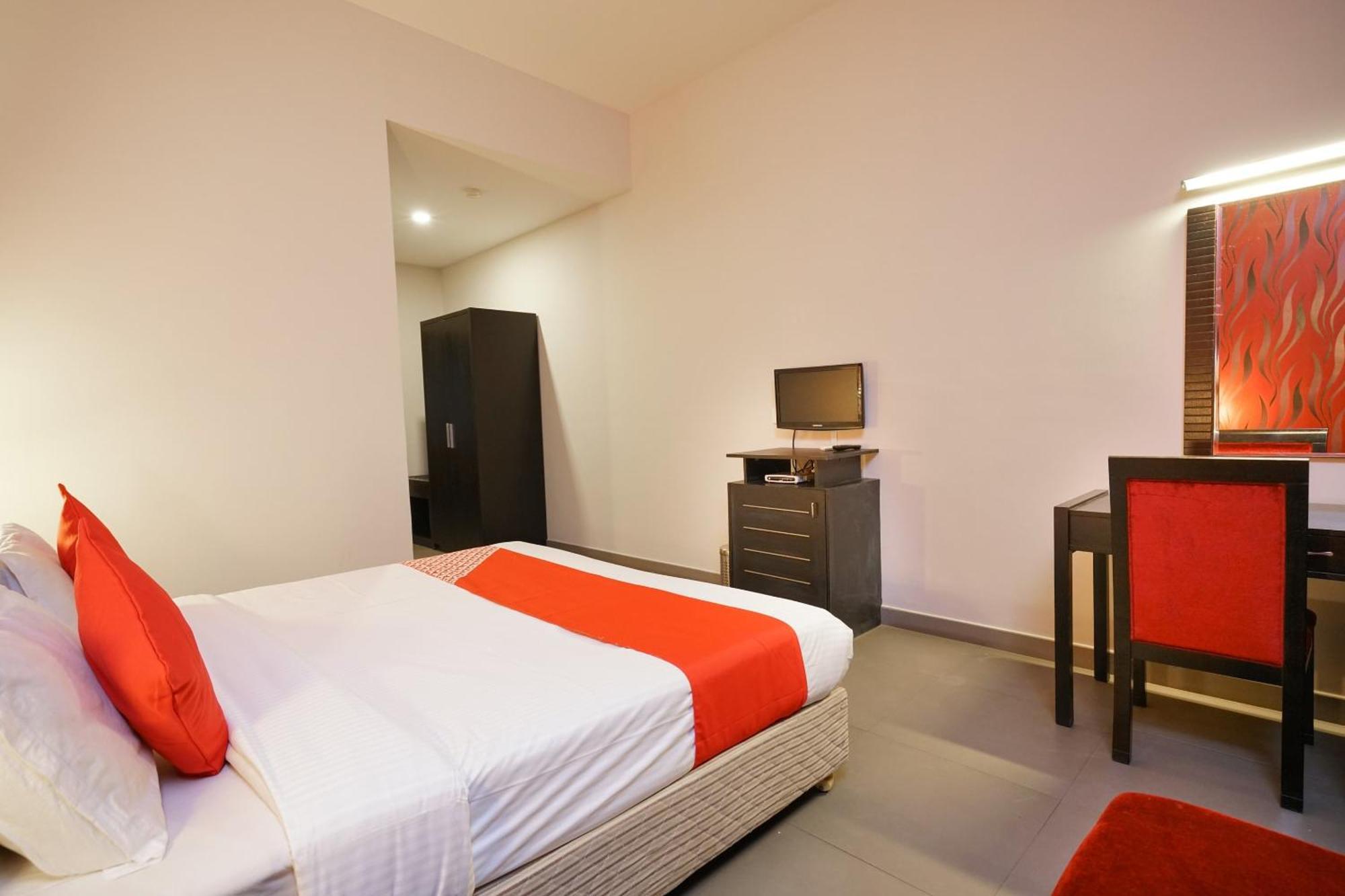 אינגמאלי Super Townhouse Mookkannoor Tourist Home מראה חיצוני תמונה