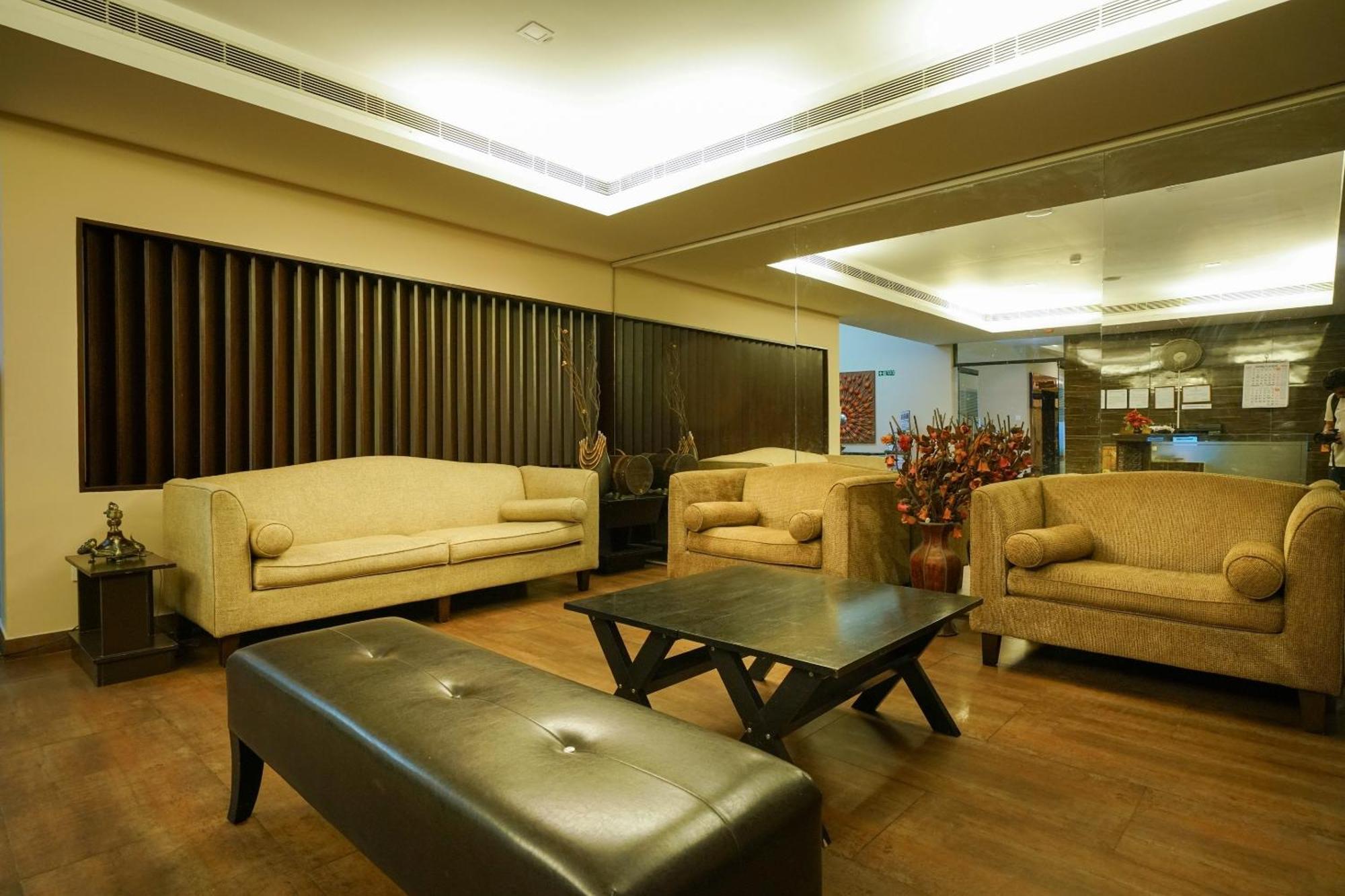 אינגמאלי Super Townhouse Mookkannoor Tourist Home מראה חיצוני תמונה
