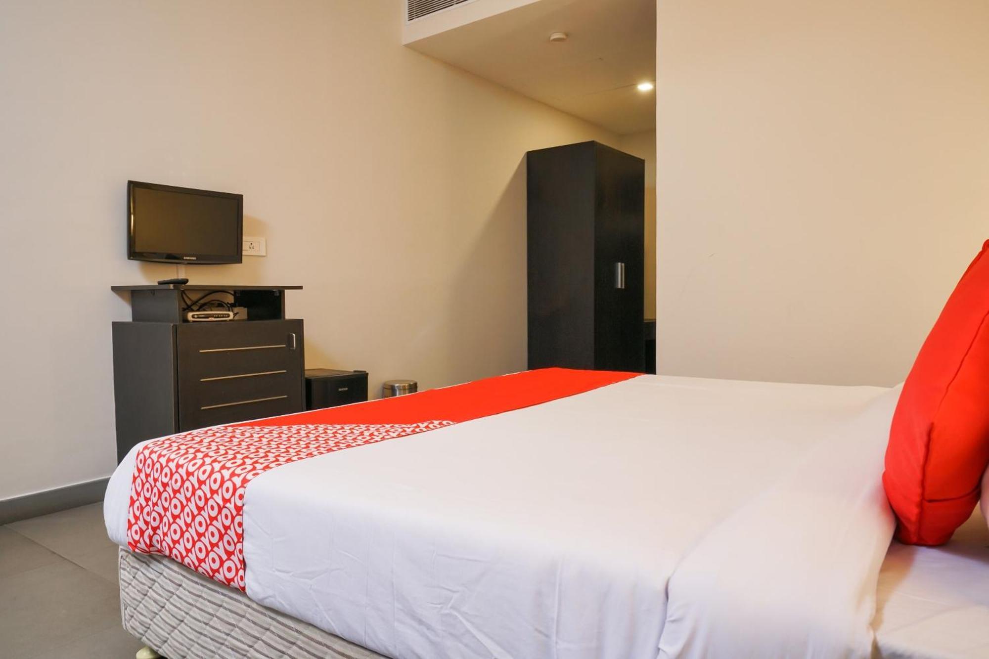 אינגמאלי Super Townhouse Mookkannoor Tourist Home מראה חיצוני תמונה