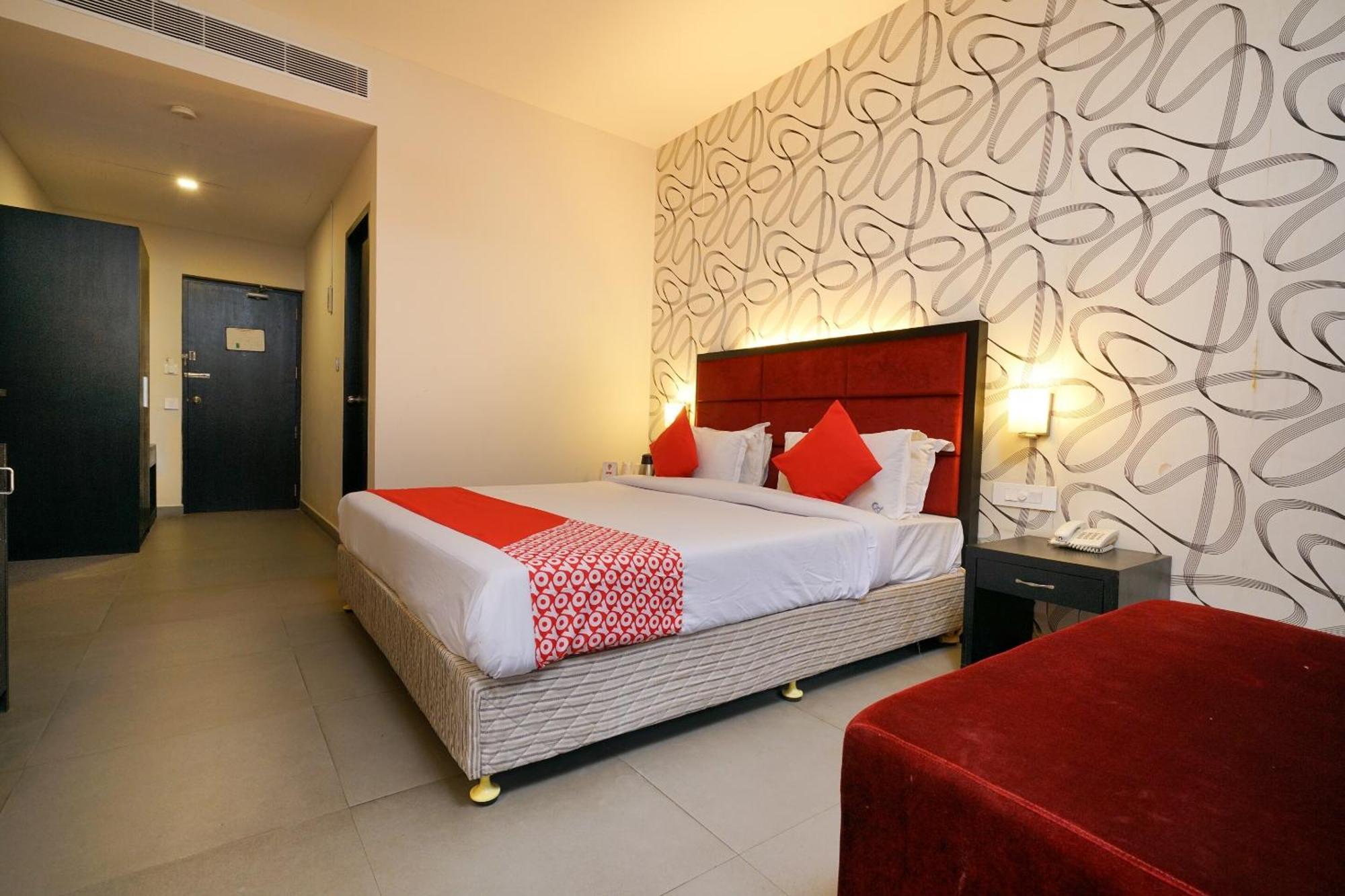 אינגמאלי Super Townhouse Mookkannoor Tourist Home מראה חיצוני תמונה